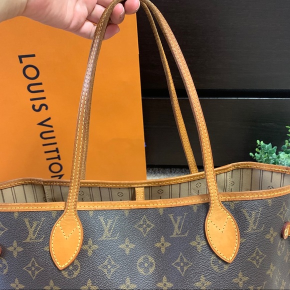 Louis Vuitton Neverfull MM Monogram Canvas Tote - Picture 5 of 13